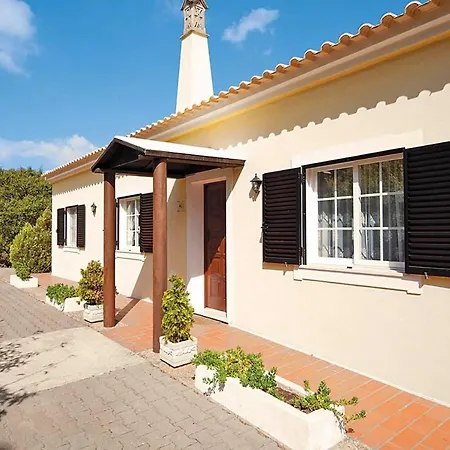 Villa Sleeps 4 *